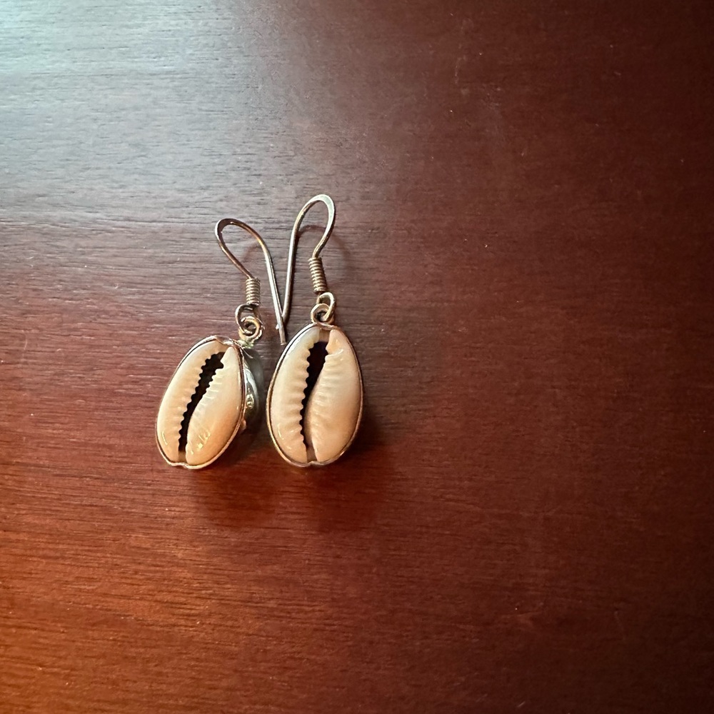 Charles Albert .925 sterling silver stamped shell earrings.
